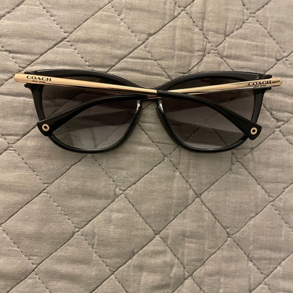 COACH SUNGLASSES PREOWNED - Picture 3 of 3